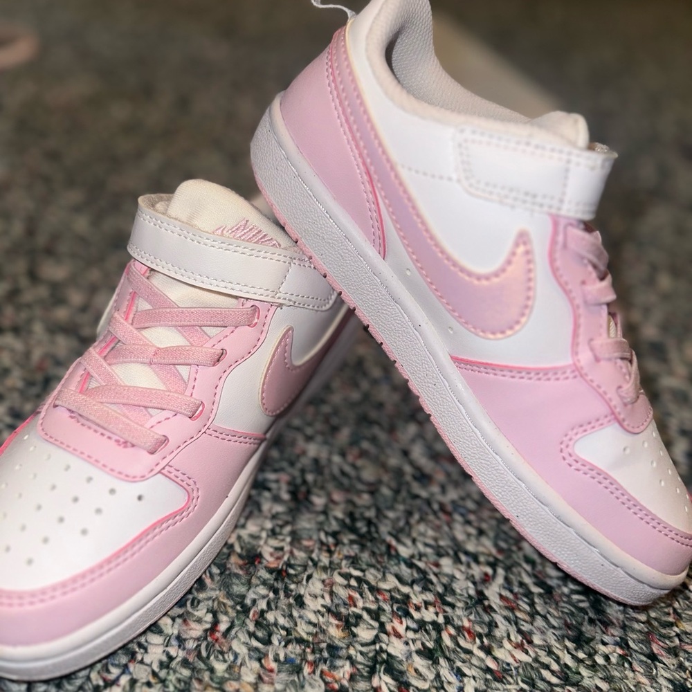 Nike Kids Sneakers in Pink and White